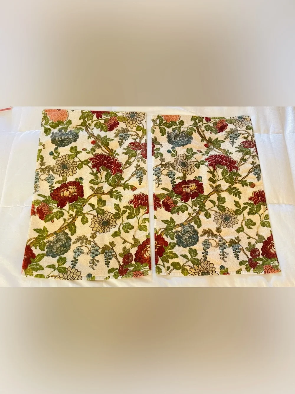 Pottery Barn Hand Towels Floral Blue Red Green on Ivory 20x30 Set of 2